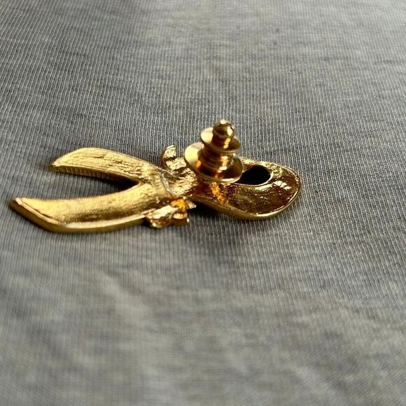 Vintage 1990s AVON Pink Enamel Breast Cancer Awareness Ribbon Pin New w/ Box - Picture 7 of 9